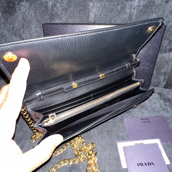 Prada - Picture 3 of 4